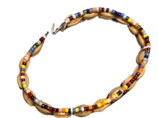 Armband pit met kraaltjes licht