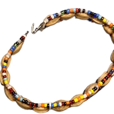 Armband pit met kraaltjes licht